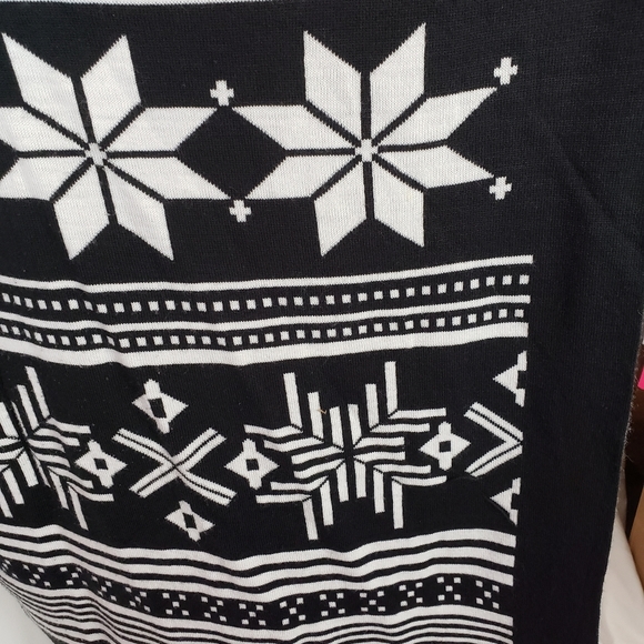 Black and White Winter Theme Coat Wrap - Picture 5 of 7